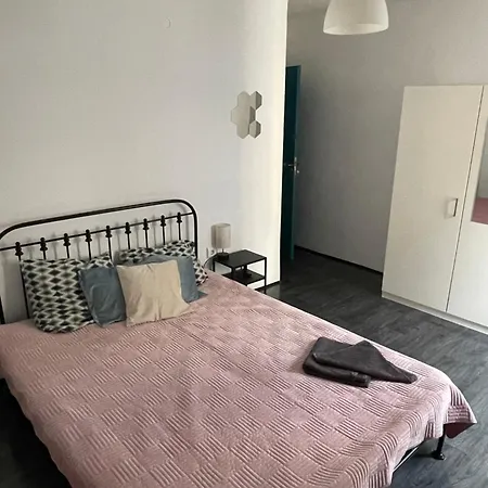 Layla - Solo Familias