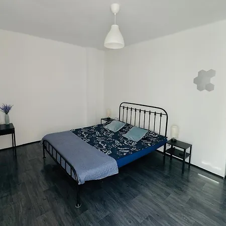 Layla - Solo Familias アパート